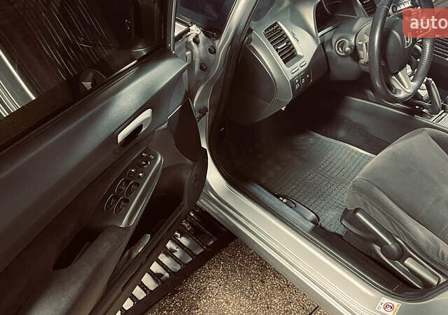 Серый Хонда Цивик, объемом двигателя 1.8 л и пробегом 199 тыс. км за 7500 $, фото 8 на Automoto.ua