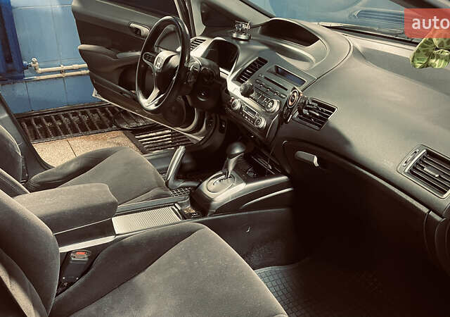 Серый Хонда Цивик, объемом двигателя 1.8 л и пробегом 199 тыс. км за 7500 $, фото 7 на Automoto.ua