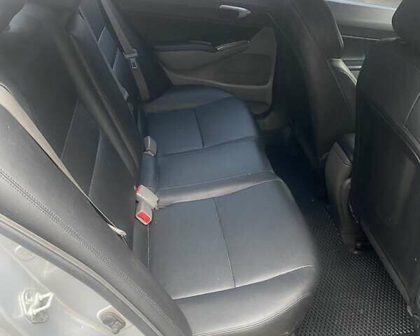 Серый Хонда Цивик, объемом двигателя 1.8 л и пробегом 250 тыс. км за 4800 $, фото 5 на Automoto.ua