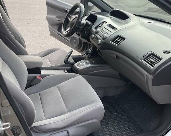 Серый Хонда Цивик, объемом двигателя 1.8 л и пробегом 289 тыс. км за 6200 $, фото 5 на Automoto.ua