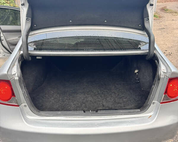 Серый Хонда Цивик, объемом двигателя 1.8 л и пробегом 316 тыс. км за 5750 $, фото 13 на Automoto.ua