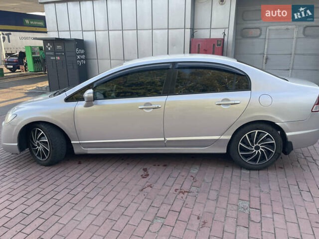 Серый Хонда Цивик, объемом двигателя 1.8 л и пробегом 316 тыс. км за 6200 $, фото 4 на Automoto.ua