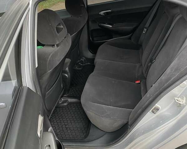 Серый Хонда Цивик, объемом двигателя 1.8 л и пробегом 308 тыс. км за 6700 $, фото 8 на Automoto.ua