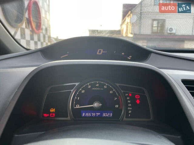 Серый Хонда Цивик, объемом двигателя 1.8 л и пробегом 316 тыс. км за 6200 $, фото 5 на Automoto.ua