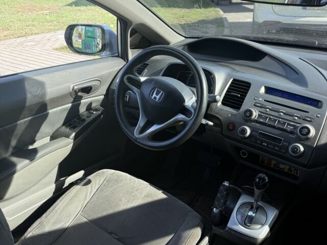 Серый Хонда Цивик, объемом двигателя 1.8 л и пробегом 180 тыс. км за 1900 $, фото 6 на Automoto.ua