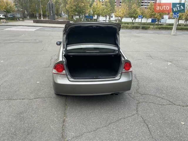 Серый Хонда Цивик, объемом двигателя 1.8 л и пробегом 289 тыс. км за 6200 $, фото 3 на Automoto.ua
