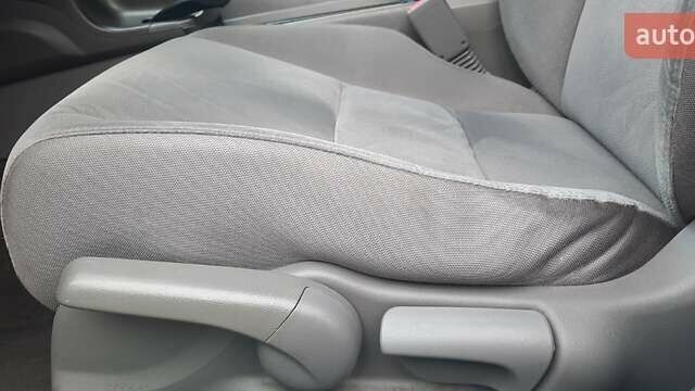 Серый Хонда Цивик, объемом двигателя 1.3 л и пробегом 209 тыс. км за 7000 $, фото 4 на Automoto.ua