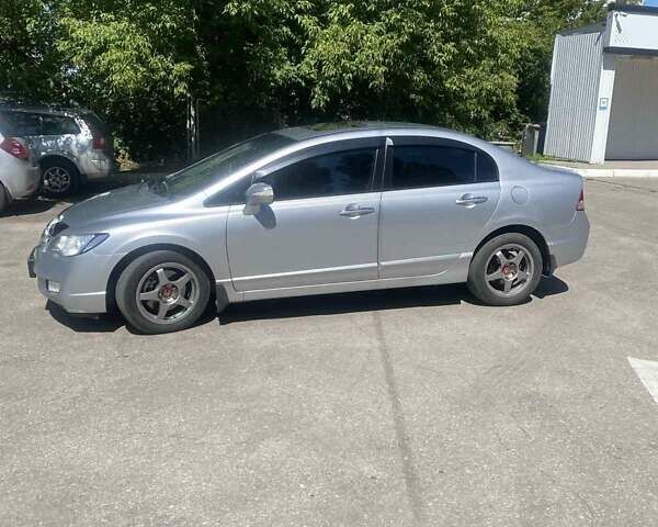 Серый Хонда Цивик, объемом двигателя 1.8 л и пробегом 308 тыс. км за 6700 $, фото 6 на Automoto.ua