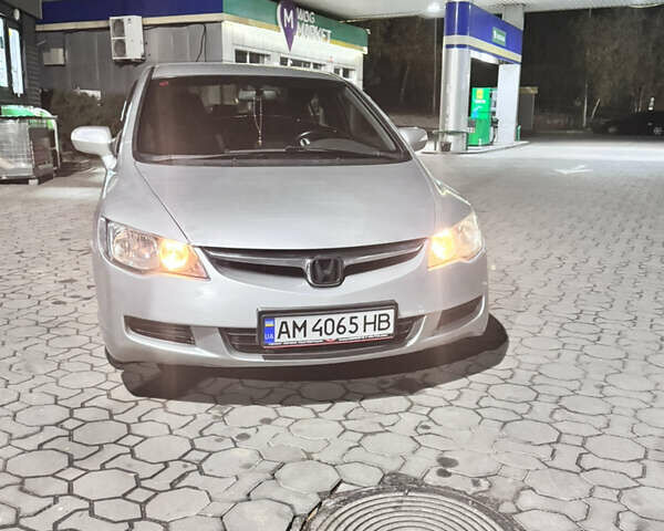 Серый Хонда Цивик, объемом двигателя 1.8 л и пробегом 316 тыс. км за 5750 $, фото 9 на Automoto.ua