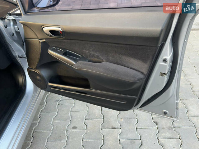 Серый Хонда Цивик, объемом двигателя 1.8 л и пробегом 176 тыс. км за 7999 $, фото 33 на Automoto.ua