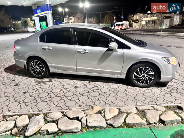 Серый Хонда Цивик, объемом двигателя 1.8 л и пробегом 316 тыс. км за 5750 $, фото 6 на Automoto.ua