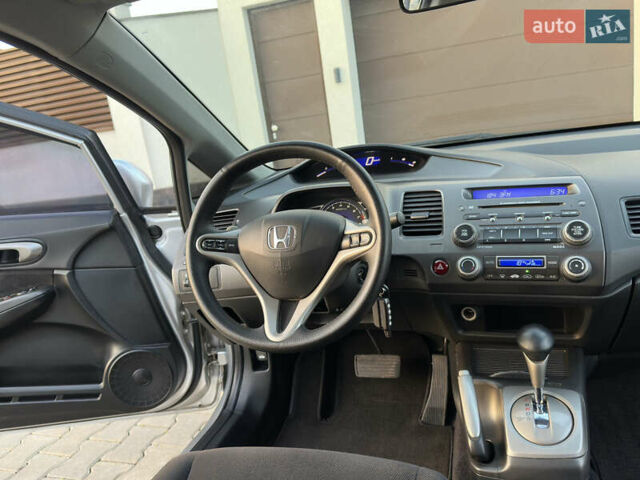Серый Хонда Цивик, объемом двигателя 1.8 л и пробегом 176 тыс. км за 7999 $, фото 60 на Automoto.ua