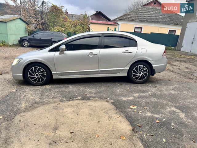 Серый Хонда Цивик, объемом двигателя 1.8 л и пробегом 316 тыс. км за 5750 $, фото 2 на Automoto.ua