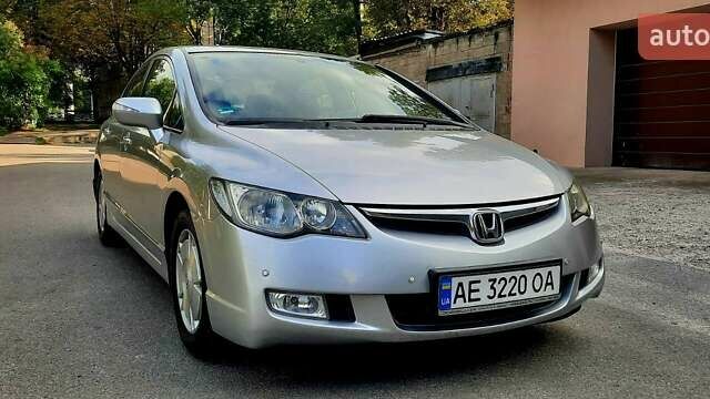 Серый Хонда Цивик, объемом двигателя 1.3 л и пробегом 209 тыс. км за 7000 $, фото 2 на Automoto.ua