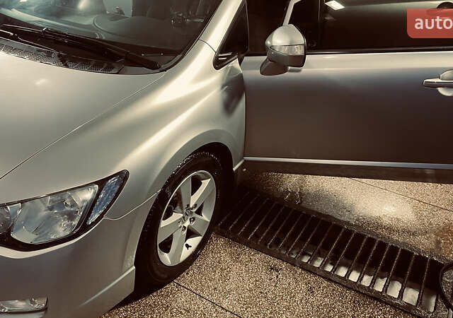 Серый Хонда Цивик, объемом двигателя 1.8 л и пробегом 199 тыс. км за 7500 $, фото 2 на Automoto.ua