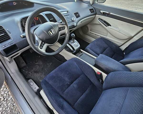 Серый Хонда Цивик, объемом двигателя 1.3 л и пробегом 200 тыс. км за 2900 $, фото 9 на Automoto.ua