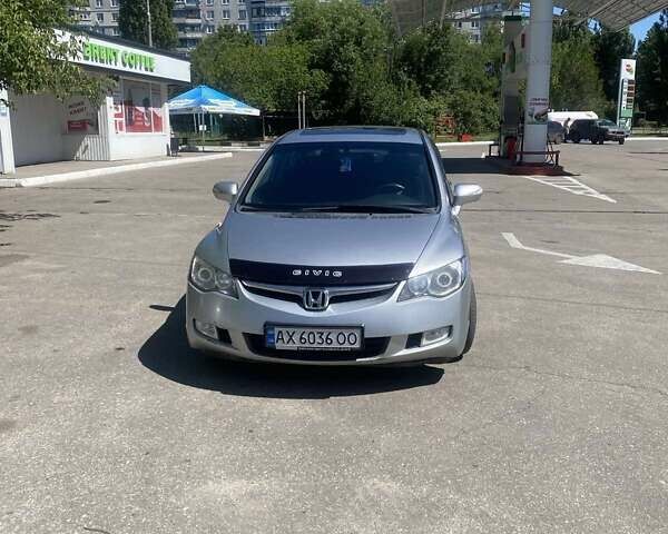 Серый Хонда Цивик, объемом двигателя 1.8 л и пробегом 308 тыс. км за 6700 $, фото 4 на Automoto.ua