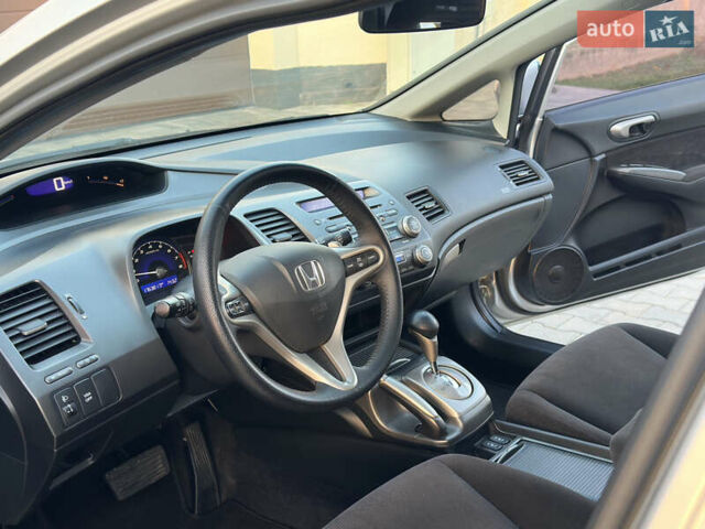 Серый Хонда Цивик, объемом двигателя 1.8 л и пробегом 176 тыс. км за 7999 $, фото 49 на Automoto.ua