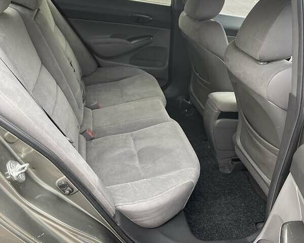 Серый Хонда Цивик, объемом двигателя 1.8 л и пробегом 289 тыс. км за 6200 $, фото 6 на Automoto.ua