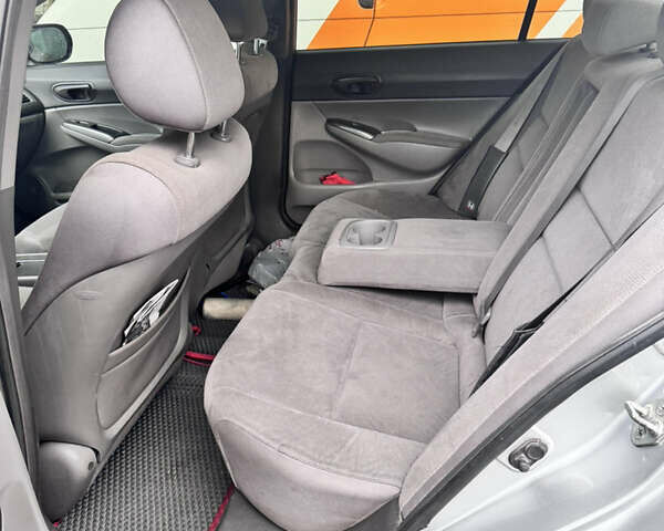 Серый Хонда Цивик, объемом двигателя 1.8 л и пробегом 316 тыс. км за 5750 $, фото 11 на Automoto.ua