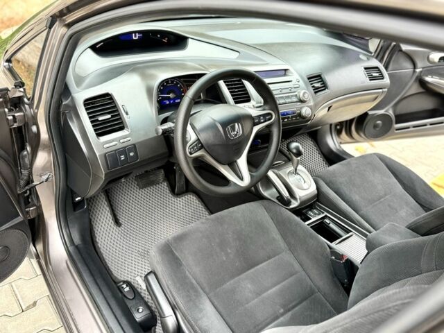 Хонда Цивик 2007 в Одессе на Automoto.ua Серый Хонда Цивик, объемом двигателя 1.8 л и пробегом 214 тыс. км за 7200 $, фото 14 на Automoto.ua