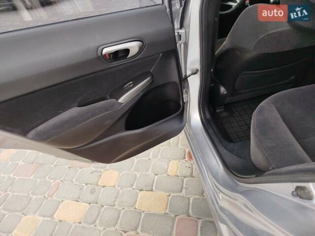 Серый Хонда Цивик, объемом двигателя 1.8 л и пробегом 130 тыс. км за 6500 $, фото 10 на Automoto.ua