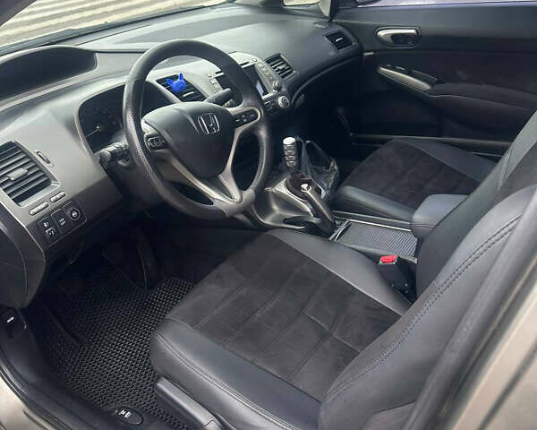 Серый Хонда Цивик, объемом двигателя 1.8 л и пробегом 311 тыс. км за 5500 $, фото 6 на Automoto.ua