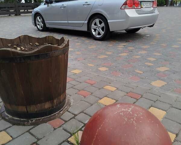 Серый Хонда Цивик, объемом двигателя 1.8 л и пробегом 130 тыс. км за 6500 $, фото 4 на Automoto.ua