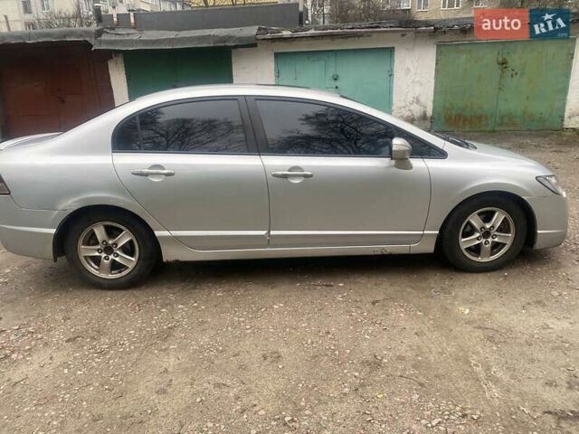 Серый Хонда Цивик, объемом двигателя 1.8 л и пробегом 250 тыс. км за 4800 $, фото 7 на Automoto.ua