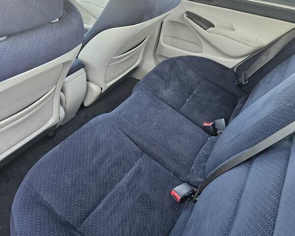 Серый Хонда Цивик, объемом двигателя 1.3 л и пробегом 200 тыс. км за 2900 $, фото 2 на Automoto.ua