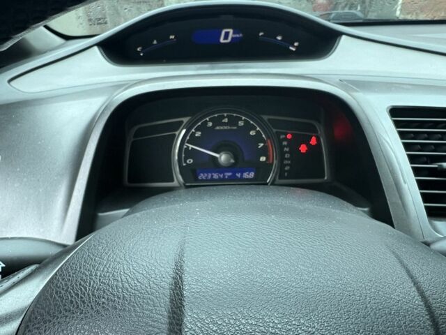 Серый Хонда Цивик, объемом двигателя 1.8 л и пробегом 225 тыс. км за 5100 $, фото 2 на Automoto.ua