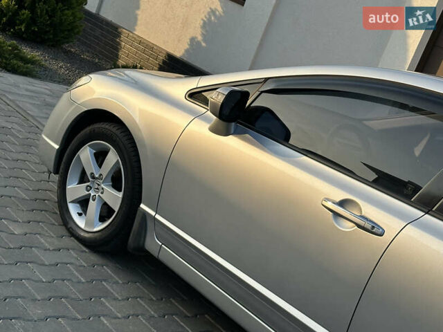 Серый Хонда Цивик, объемом двигателя 1.8 л и пробегом 176 тыс. км за 7999 $, фото 6 на Automoto.ua