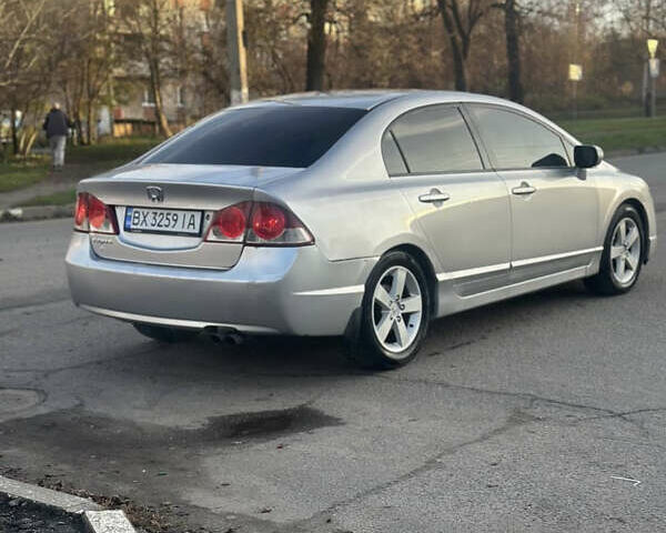 Серый Хонда Цивик, объемом двигателя 1.8 л и пробегом 316 тыс. км за 4650 $, фото 3 на Automoto.ua