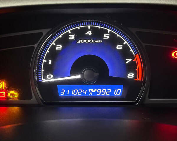 Серый Хонда Цивик, объемом двигателя 1.8 л и пробегом 311 тыс. км за 5500 $, фото 8 на Automoto.ua