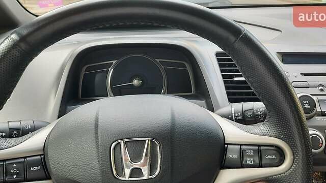 Серый Хонда Цивик, объемом двигателя 1.3 л и пробегом 209 тыс. км за 7000 $, фото 12 на Automoto.ua