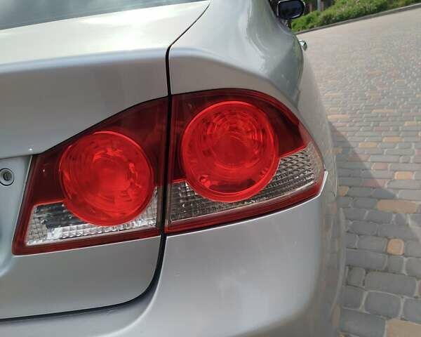 Серый Хонда Цивик, объемом двигателя 1.8 л и пробегом 130 тыс. км за 6500 $, фото 2 на Automoto.ua