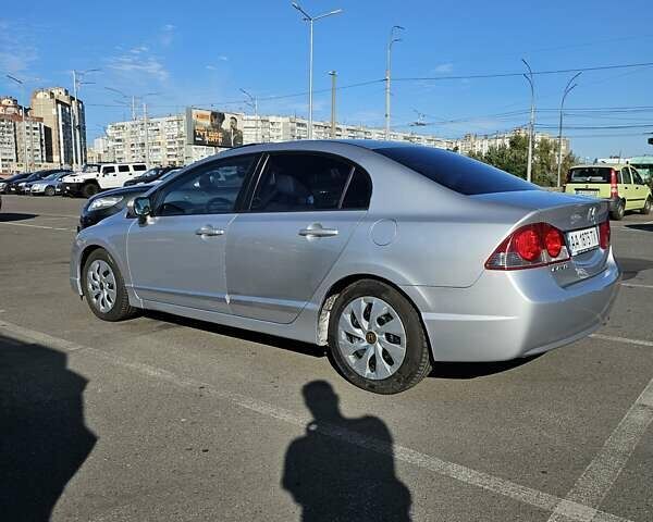 Серый Хонда Цивик, объемом двигателя 1.8 л и пробегом 255 тыс. км за 5800 $, фото 2 на Automoto.ua
