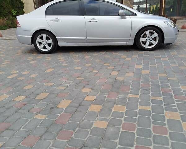 Серый Хонда Цивик, объемом двигателя 1.8 л и пробегом 130 тыс. км за 6500 $, фото 5 на Automoto.ua