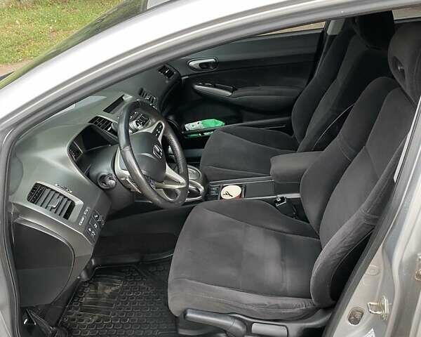 Серый Хонда Цивик, объемом двигателя 1.8 л и пробегом 308 тыс. км за 6700 $, фото 7 на Automoto.ua