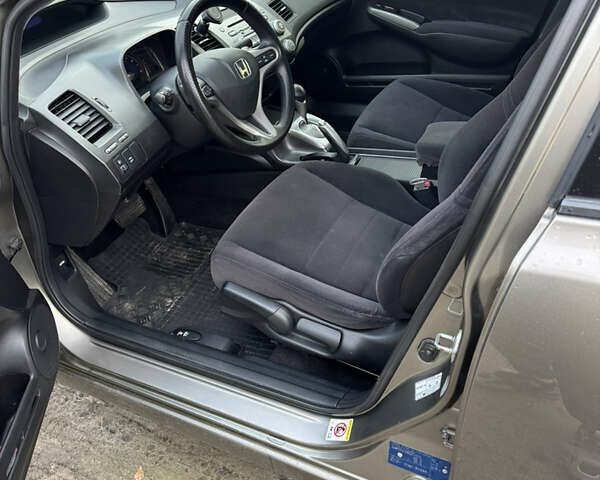 Сірий Хонда Сівік, об'ємом двигуна 1.8 л та пробігом 181 тис. км за 6800 $, фото 17 на Automoto.ua