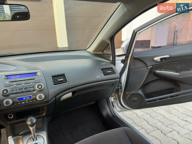 Серый Хонда Цивик, объемом двигателя 1.8 л и пробегом 176 тыс. км за 7999 $, фото 58 на Automoto.ua