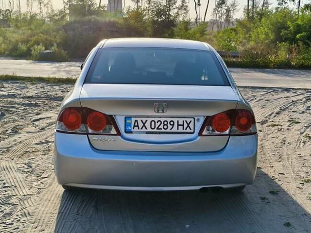 Серый Хонда Цивик, объемом двигателя 1.8 л и пробегом 200 тыс. км за 5300 $, фото 3 на Automoto.ua
