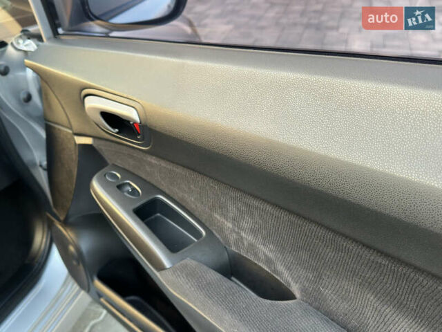 Серый Хонда Цивик, объемом двигателя 1.8 л и пробегом 176 тыс. км за 7999 $, фото 36 на Automoto.ua