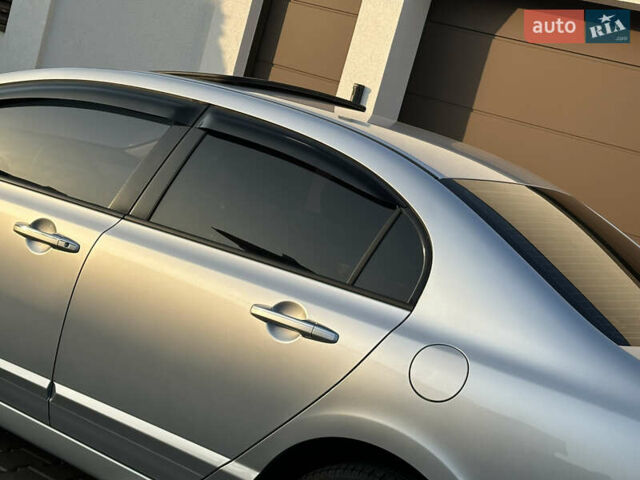 Серый Хонда Цивик, объемом двигателя 1.8 л и пробегом 176 тыс. км за 7999 $, фото 5 на Automoto.ua