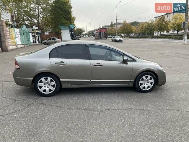 Серый Хонда Цивик, объемом двигателя 1.8 л и пробегом 289 тыс. км за 6200 $, фото 2 на Automoto.ua