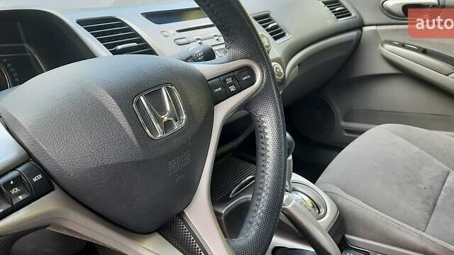 Серый Хонда Цивик, объемом двигателя 1.3 л и пробегом 209 тыс. км за 7000 $, фото 16 на Automoto.ua