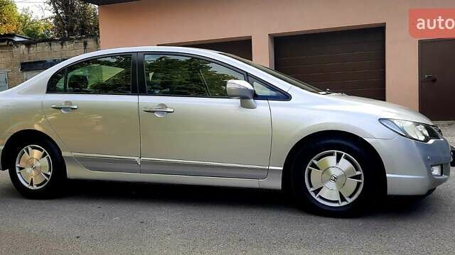 Серый Хонда Цивик, объемом двигателя 1.3 л и пробегом 209 тыс. км за 7000 $, фото 9 на Automoto.ua