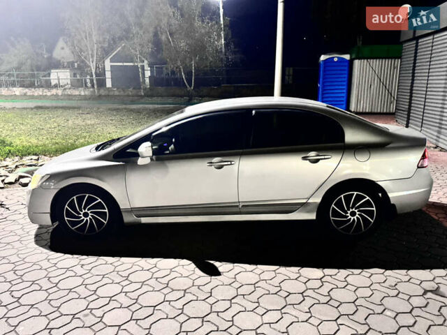 Серый Хонда Цивик, объемом двигателя 1.8 л и пробегом 316 тыс. км за 5750 $, фото 7 на Automoto.ua