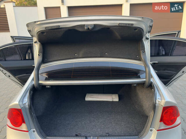 Серый Хонда Цивик, объемом двигателя 1.8 л и пробегом 176 тыс. км за 7999 $, фото 38 на Automoto.ua