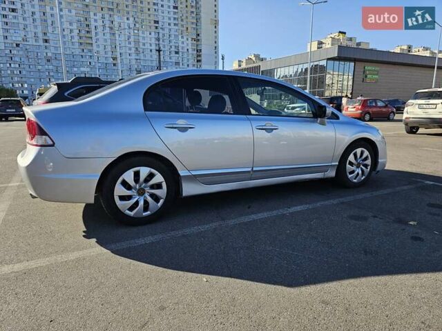 Серый Хонда Цивик, объемом двигателя 1.8 л и пробегом 255 тыс. км за 5800 $, фото 4 на Automoto.ua